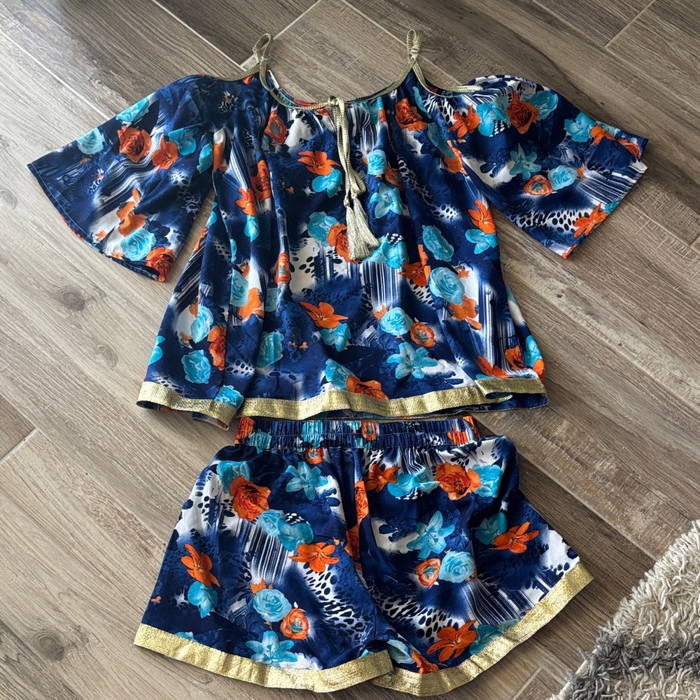 Lily Floral Off-Shoulder Top and Shorts Set size small